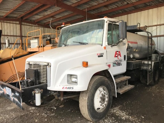 1999 Freightliner FL70 S/A Tack Truck