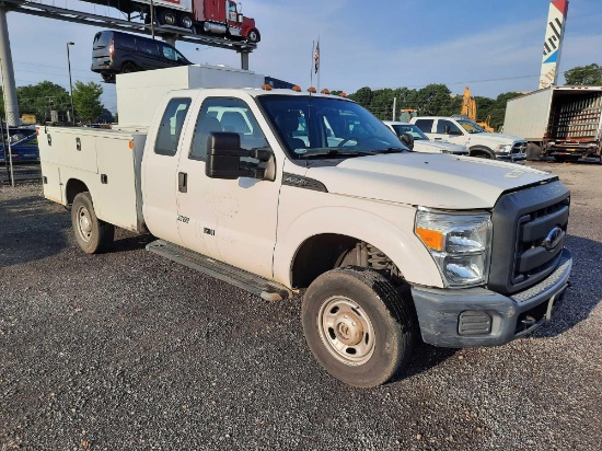 2015 Ford F350 4x4 Super Duty XL Extended Cab Service Truck (Unit #33199)