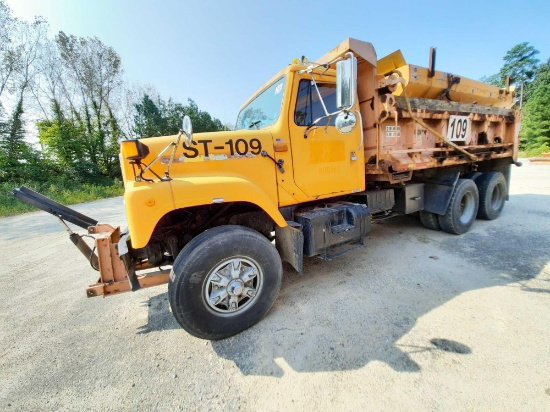 1995 International 2574 T/A Dump Truck Unit# ST-109