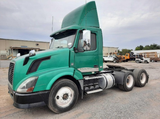 2009 Volvo D13 Day Cab Road Tractor
