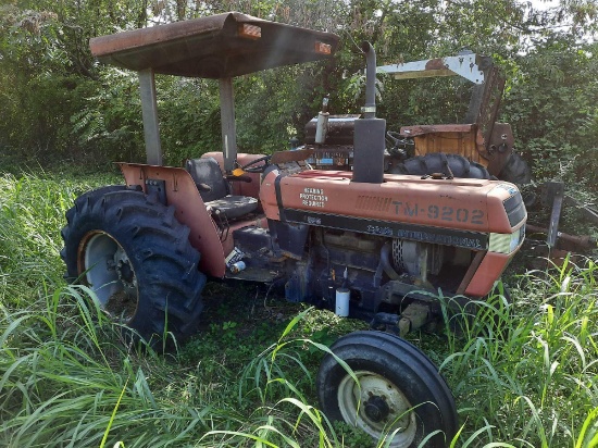 Case International 595 Tractor (Inoperable)