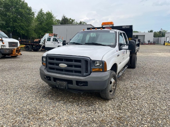 2005 FORD F350 DUMP TRUCK (Lynchburg VDOT # R07613)