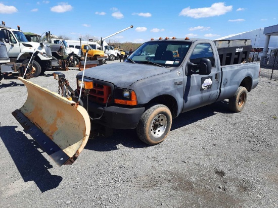 2000 FORD F350 4X4 PICKUP TRUCK W/ PLOW AND SPREADER