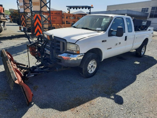 2004 FORD F350 4X4 PICKUP W/ SNOW PLOW AND SPREADER