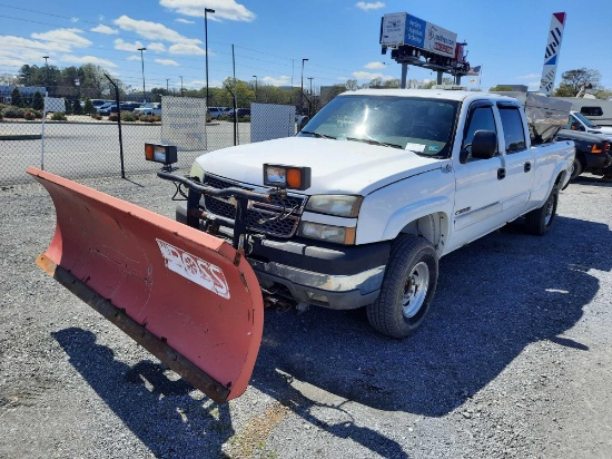 2005 CHEVROLET 2500 PICKUP TRUCK W/ PLOW AND SPREADER