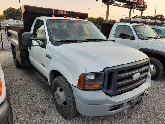 2005 FORD F350 10' DUMP TRUCK (Fredericksburg VDOT # R07624)