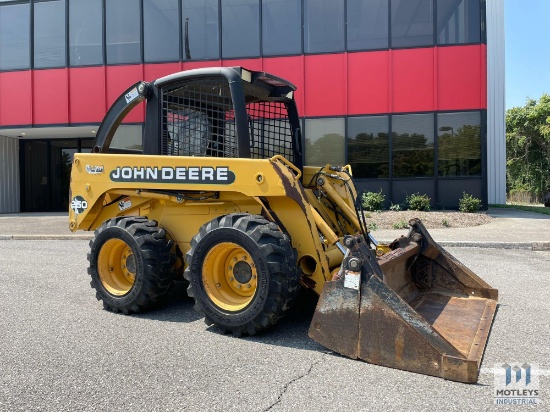 John Deere 250 Skid Steer Loader W/ Combo Bucket