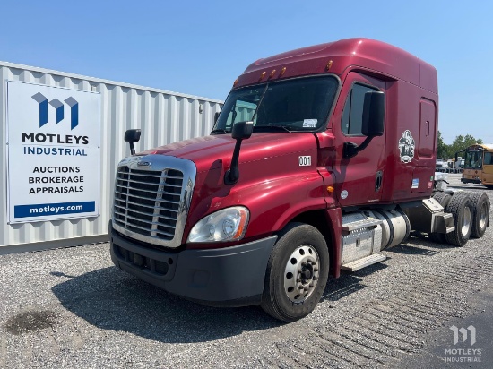 2018 Freightliner Cascadia 125 Double Sleeper Truck