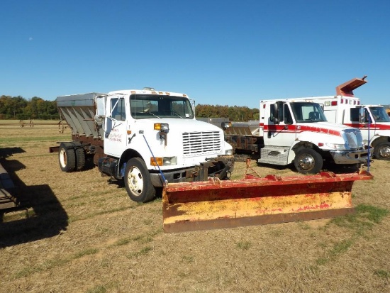 2002 International 4700 Cab and Chassis
