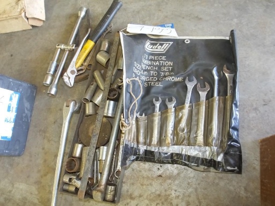 Lot: Mechanics Tools: NAPA Breaker Bar, Ludell Wrench Set, Etc.