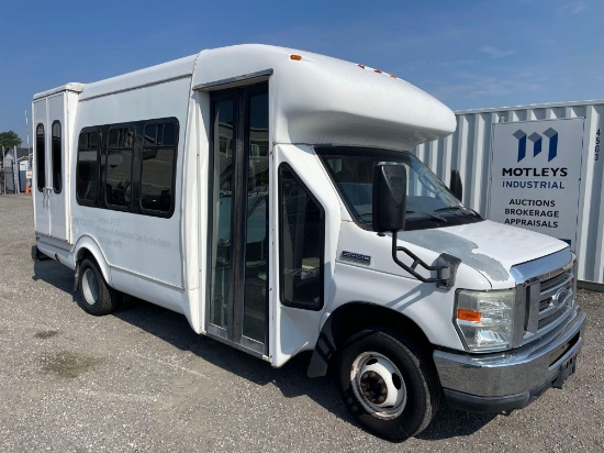 2012 Ford E-450 Super Duty Cutaway