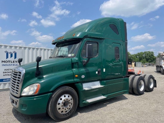 2016 Freightliner Cascadia Tandem Axle Sleeper Road Tractor