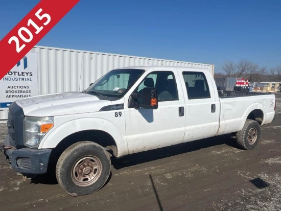 2015 Ford F350 XL Super Duty 4x4 Crew Cab Pickup Truck