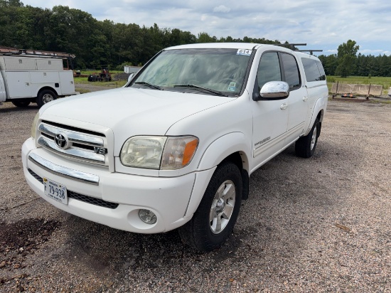 2005 Toyota Tundra SR5 4X4 Pickup Truck