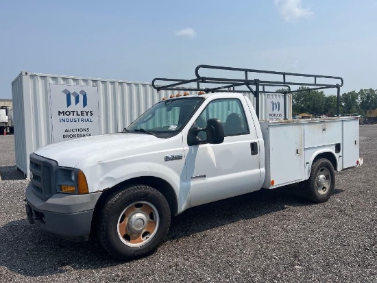 2005 Ford F350 Super Duty Utility Truck