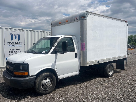 2009 Chevrolet Express 3500 12' S/A Box Truck