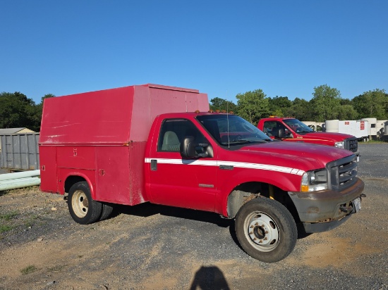 2004 Ford F450 XL Super Duty S/A Enclosed Service Body Truck
