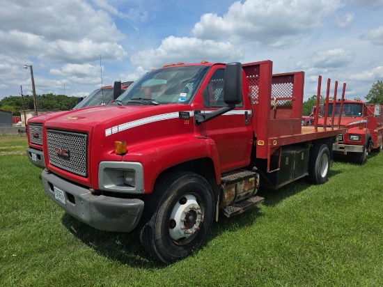 2003 GMC C7500 S/A Flatbed Truck