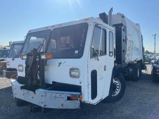 2010 Crane Carrier Low Entry LET2-26 Packer T/A Trash Truck