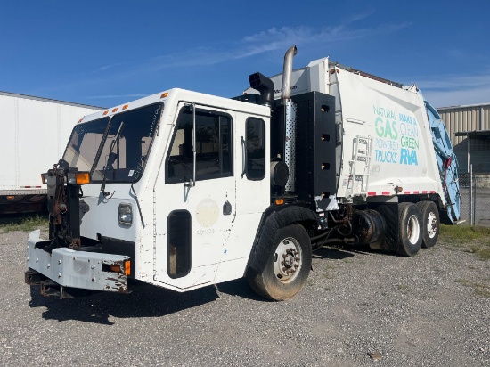 2010 Crane Carrier Low Entry LET2-26 Packer T/A Trash Truck