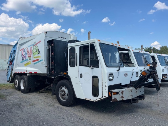 2010 Crane Carrier Low Entry LET2-26 Packer T/A Trash Truck