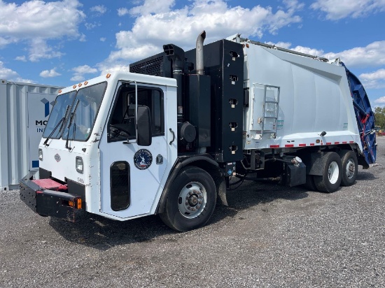 2013 Crane Carrier Low Entry LET2-26 Packer T/A Trash Truck