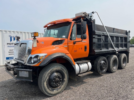 2010 International WorkStar 7400 14' Tri-Axle Dump Truck