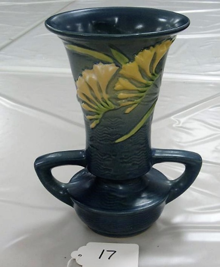 Roseville 124-9 Freesia Vase