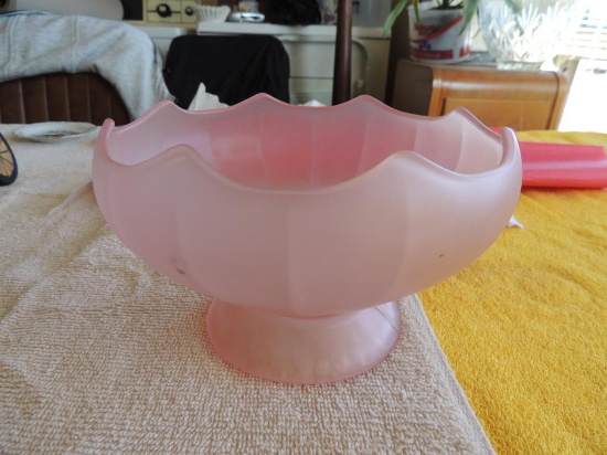 Pink frosted fluted bowl