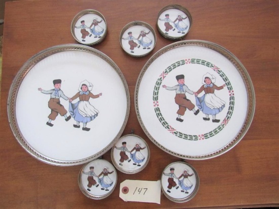 Dancing Dutch 2 serving trays with 6 coasters