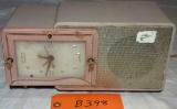 Vintage Bulova Clock Radio