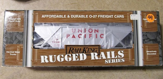 Rail King Union Pacific 3-Bay Covered Hopper Car