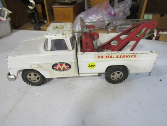 Tonka Tow Truck toy 9