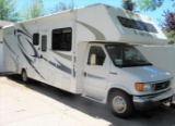 2004 Ford Four Winds 31' Self Contained Motor Home