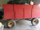 Red Wood Grain Wagon w/Hydraulic Lift