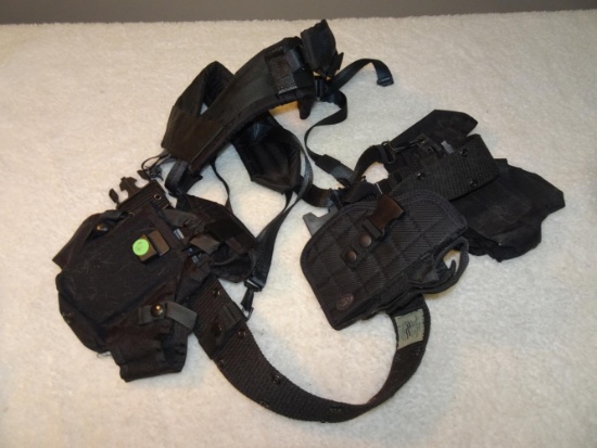 US Military Belt w/pouches & gear bag