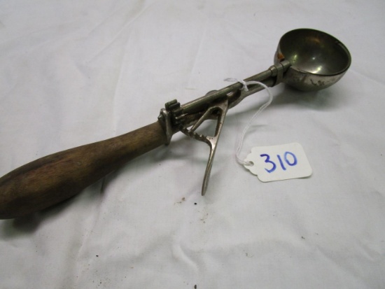 Old Gilchrists Number 31 Ice Cream Scoop