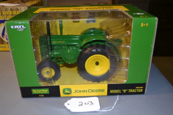 diecast JD "D" tractor  W/box