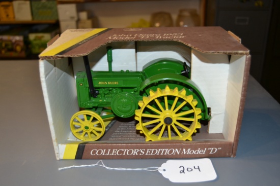 collector edition diecast JD 1953 "D" tractor  W/box
