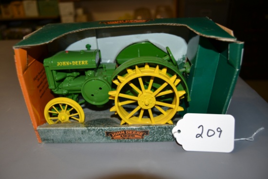 diecast JD 1926 "D" tractor W/box