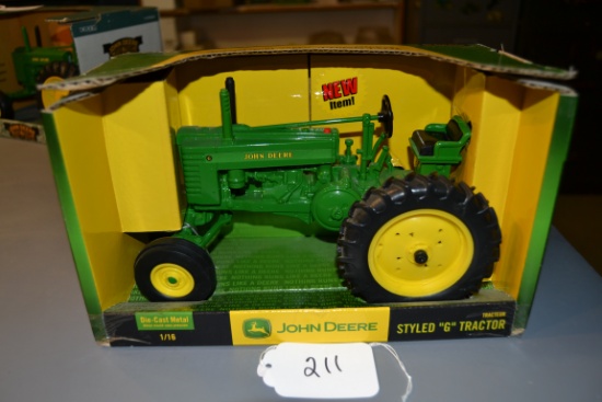 diecast JD "G" tractor W/box