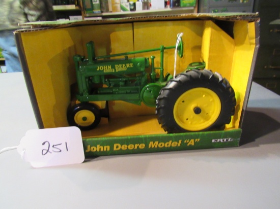 world toy show 1992 - diecast JD "A" tractor W/box