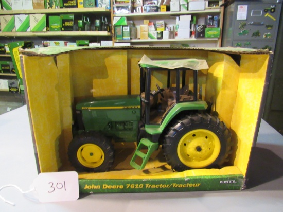 diecast JD "7610" tractor W/box