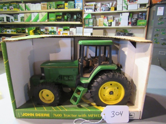 diecast JD "7600" tractor W/box