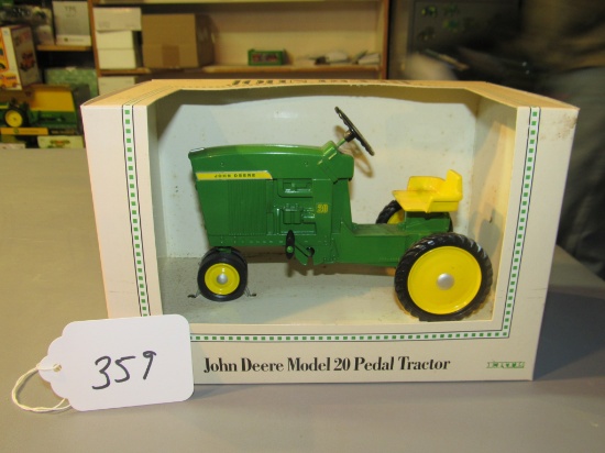 diecast JD mini "20" peddle tractor W/box