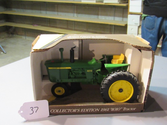 diecast JD 1961 "4010" gas tractor W/box