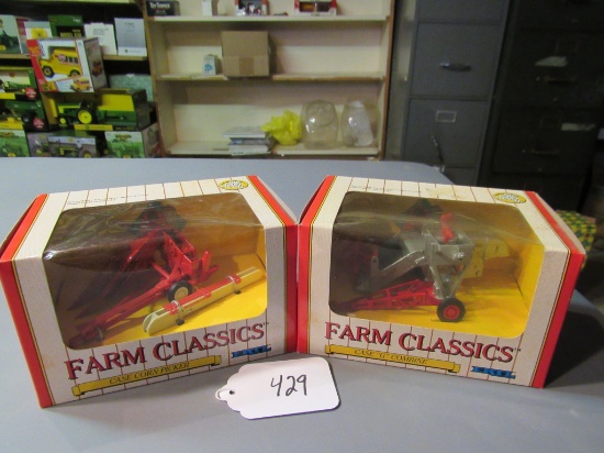 Farm classic diecast Case "G" combine & corn picker W/box