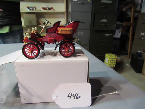 die cast 1903 Ford model "A" W/box