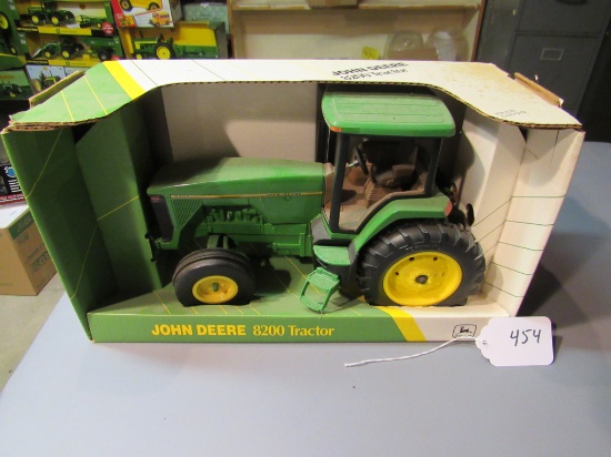 diecast JD "8200" tractor W/box