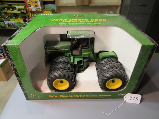 diecast JD "9200" tractor W/box